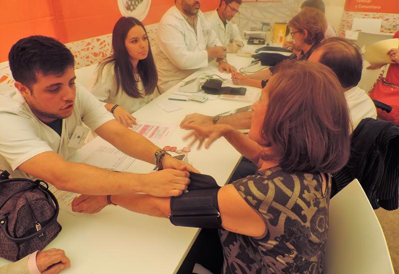 La población albaceteña pudo comprobar su salud en la carpa