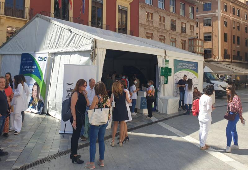 La carpa ‘El farmacéutico que necesitas’ muestra en Murcia el valor de los servicios que pueden ofrecer los farmacéuticos comunitarios para mejorar el uso de los medicamentos y la salud de la población