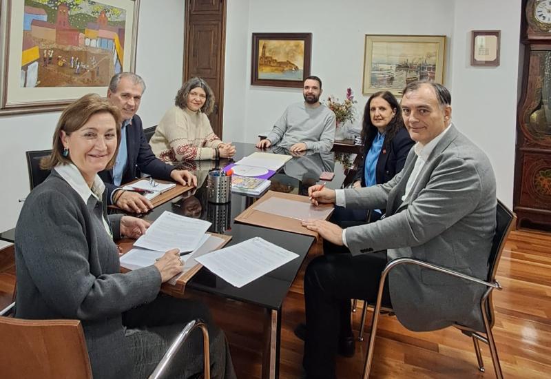 SEFAC y el COF de León firman un convenio de colaboración